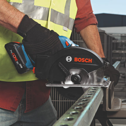 Bosch GKM 18V-50 Professional Akku Metall Handkreissäge 18 V 136 mm Brushless + 1x Akku 4,0 Ah + Ladegerät + L-Boxx