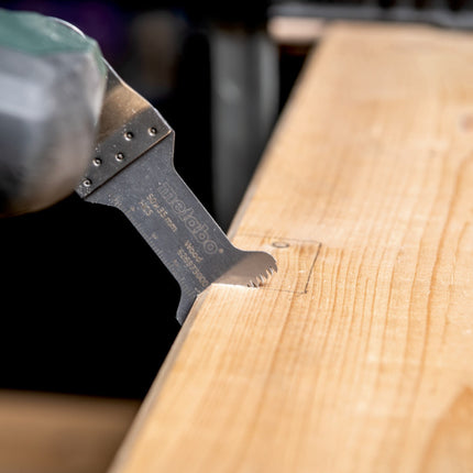 Metabo PowerMaxx MT 12 Akku Multitool Multifunktionswerkzeug 12 V + 2x 2,0 Ah Akku + Ladegerät + Schleif Zubehör Set 18 tlg. + metaBOX 145 ( 613089510 )