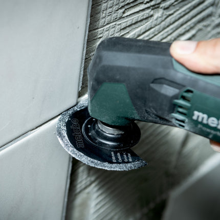 Metabo PowerMaxx MT 12 Akku Multitool Multifunktionswerkzeug 12 V + 2x 2,0 Ah Akku + Ladegerät + Schleif Zubehör Set 18 tlg. + metaBOX 145 ( 613089510 )