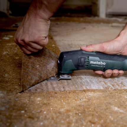 Metabo PowerMaxx MT 12 Akku Multitool Multifunktionswerkzeug 12 V + 2x 2,0 Ah Akku + Ladegerät + Schleif Zubehör Set 18 tlg. + metaBOX 145 ( 613089510 )