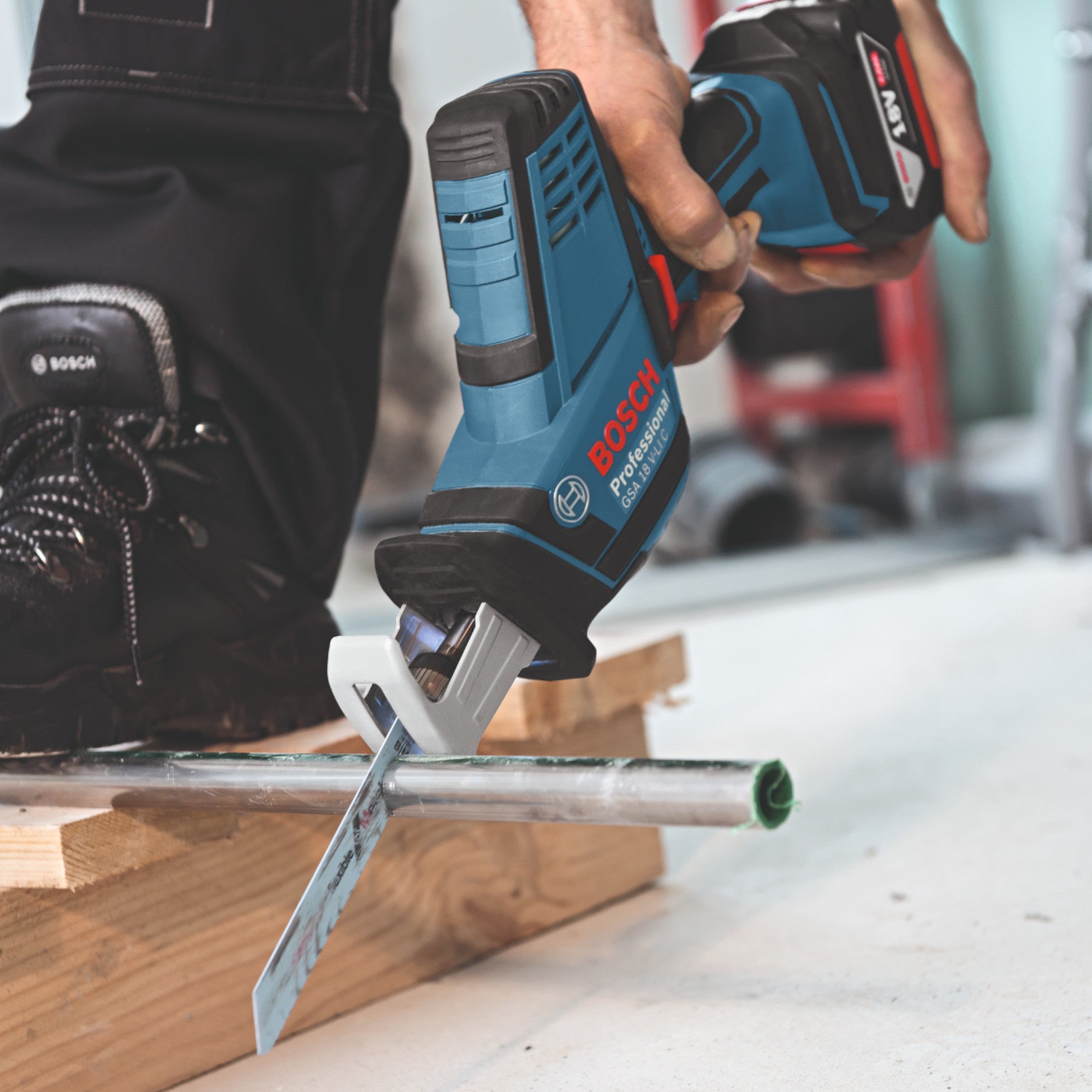 Bosch GSA 18V LI C Professional Akku Reciprosaege Saebelsaege 18 V 2x Akku 4 0 Ah Ladegeraet 4 - toolbrothers