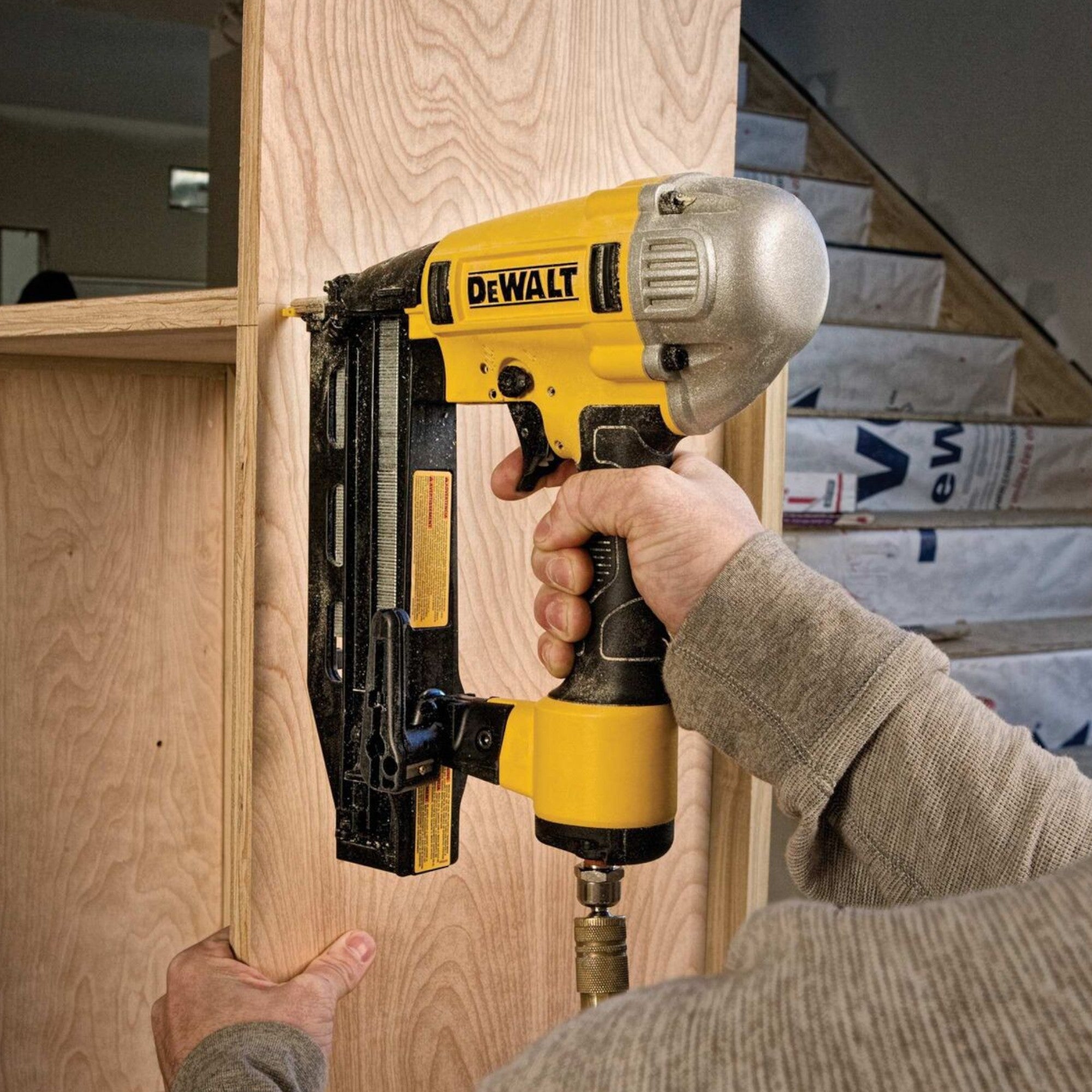 DeWalt DPN 1664 PP Druckluft Stauchkopfnagler 18 64 mm Koffer 4 - toolbrothers