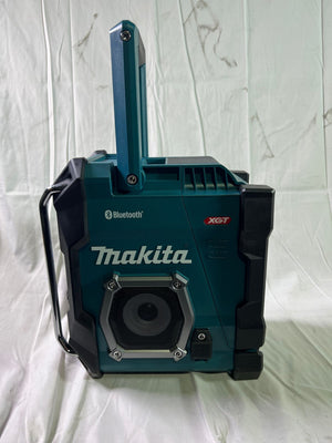 Makita MR 002 GZ Akku Radio 12 V - 40 V max CXT LXT XGT FM 3,5 mm AUX USB IP65 Solo - ohne Akku, ohne Ladegerät - Reparaturgerät