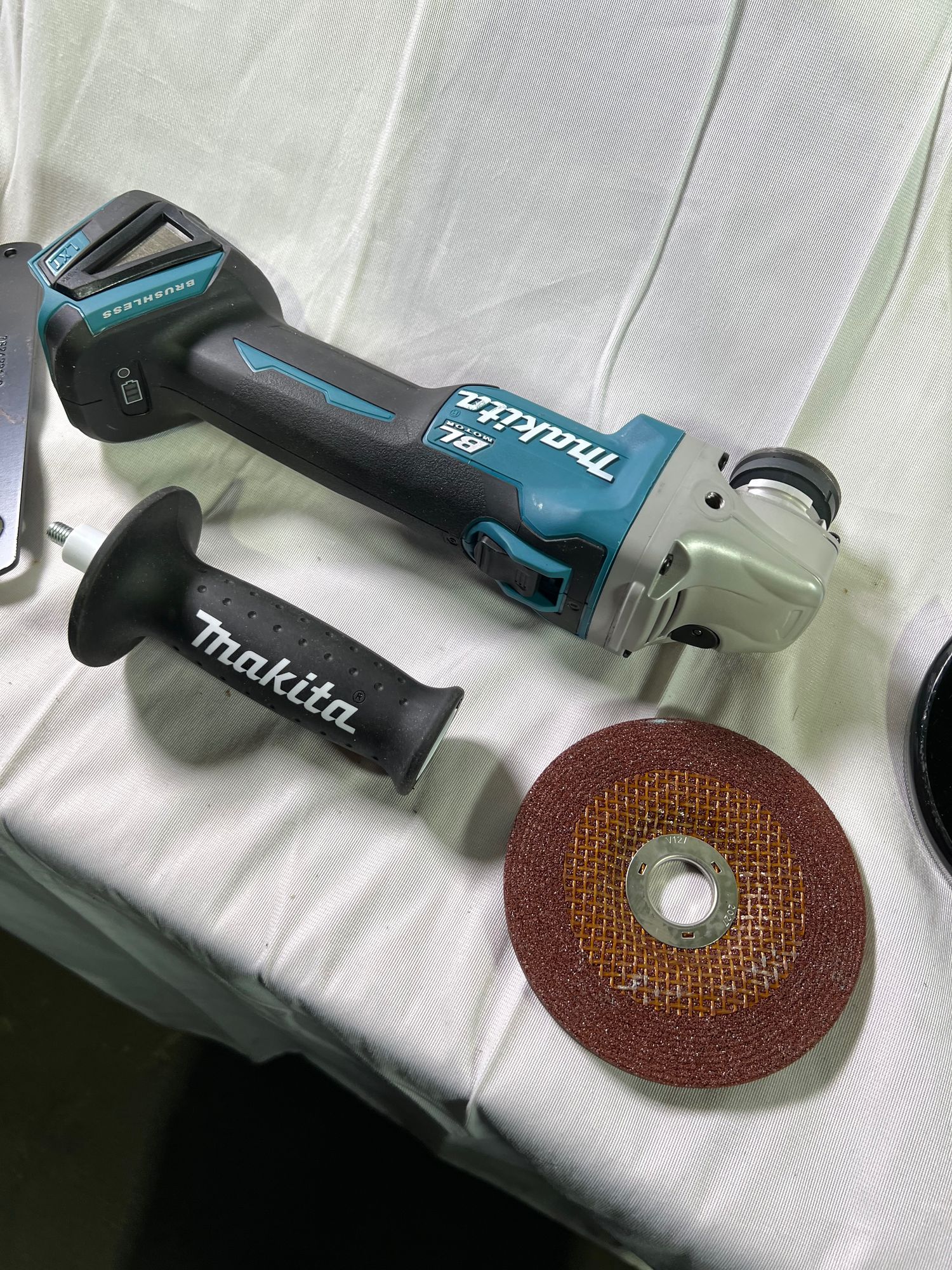 Makita DGA 504 Z Akku Winkelschleifer 18 V 125 mm Brushless Solo ohne Akku ohne Ladegeraet Reparaturgeraet 0 - toolbrothers