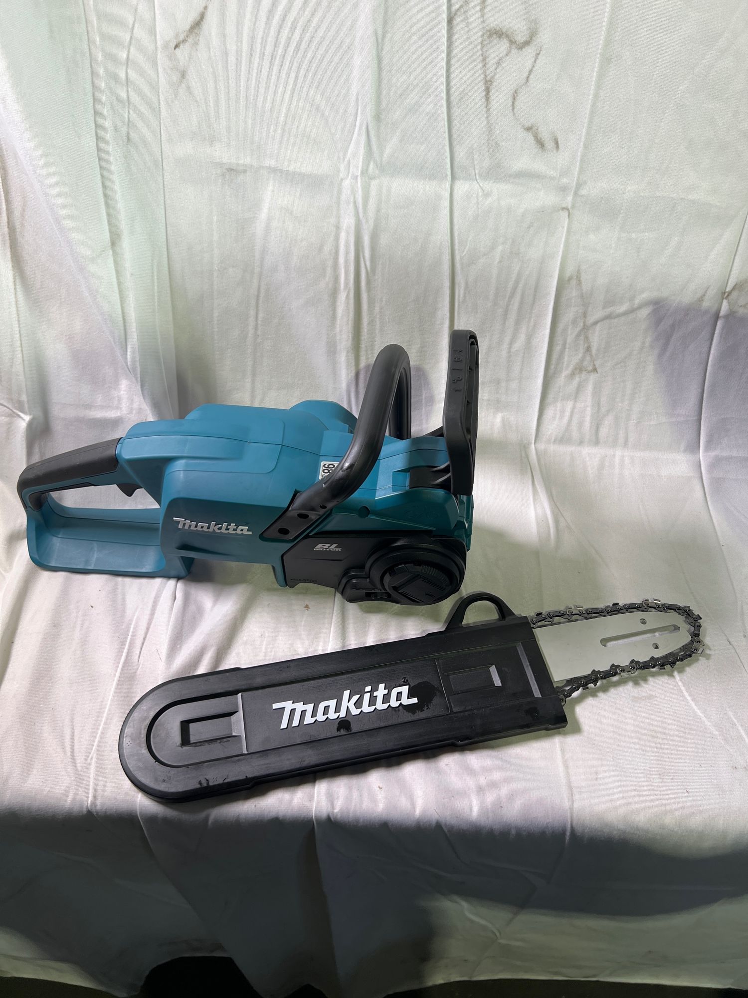 Makita DUC 357 ZX2 Akku Kettensaege 18 V 35 cm Brushless Solo ohne Akku ohne Ladegeraet Reparaturgeraet 0 - toolbrothers