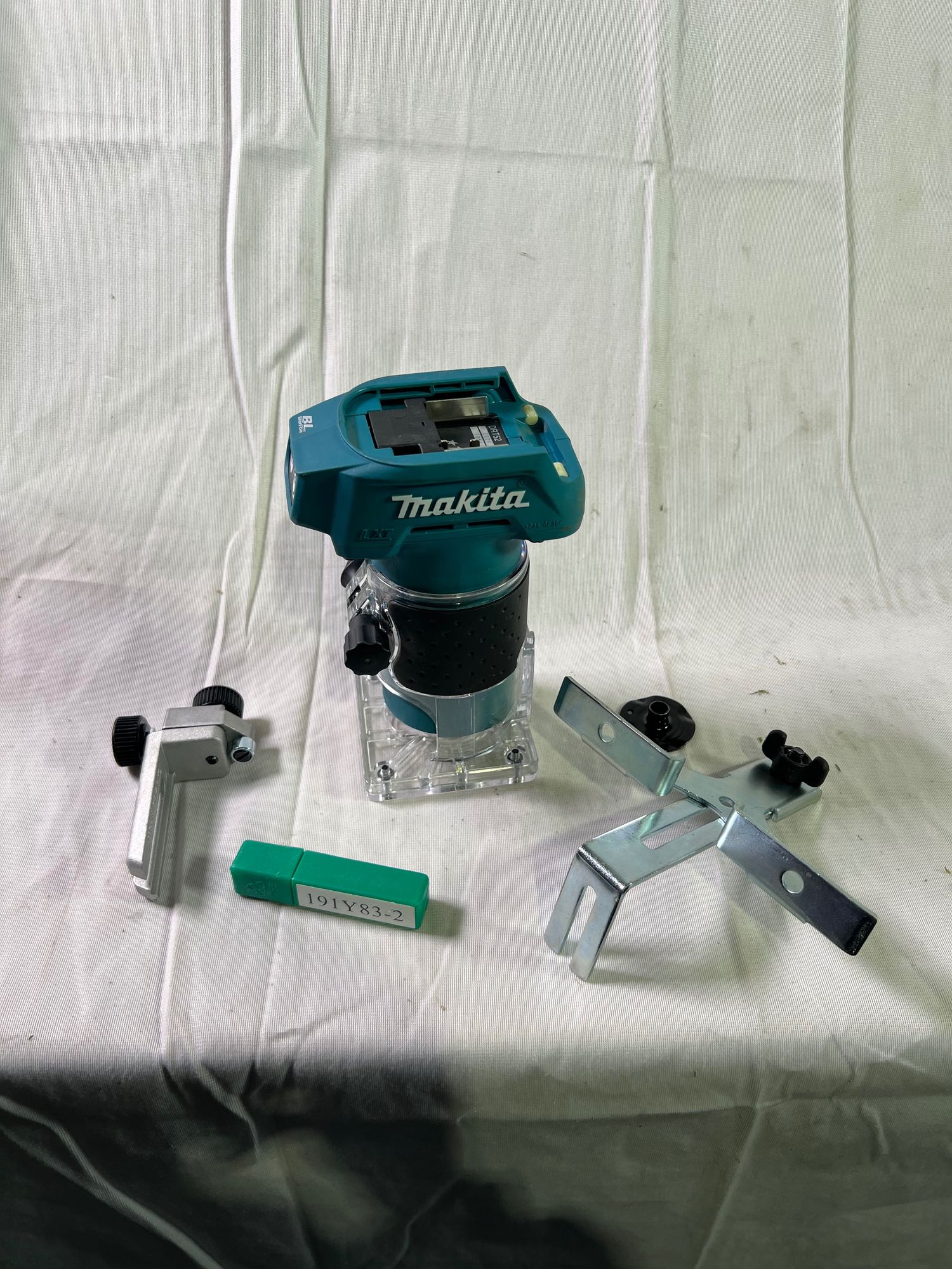 Makita DRT 52 Z Akku Kantenfraese 18 V 6 mm Brushless Solo ohne Akku ohne Ladegeraet Reparaturgeraet 0 - toolbrothers