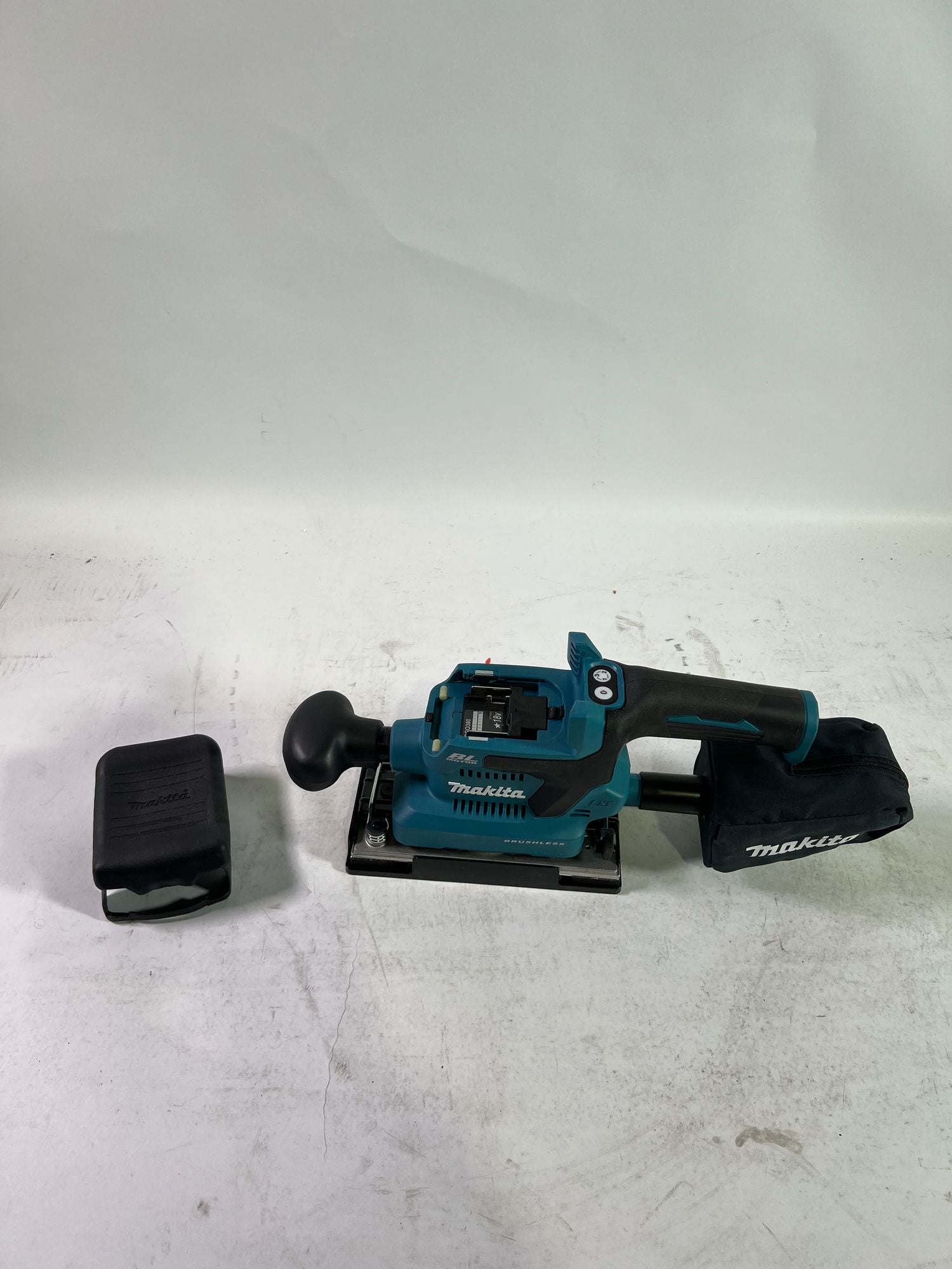 Makita DBO 382 Z Akku Schwingschleifer 18 V 93 x 185 mm Brushless Solo ohne Akku ohne Ladegeraet Reparaturgeraet 1 - toolbrothers