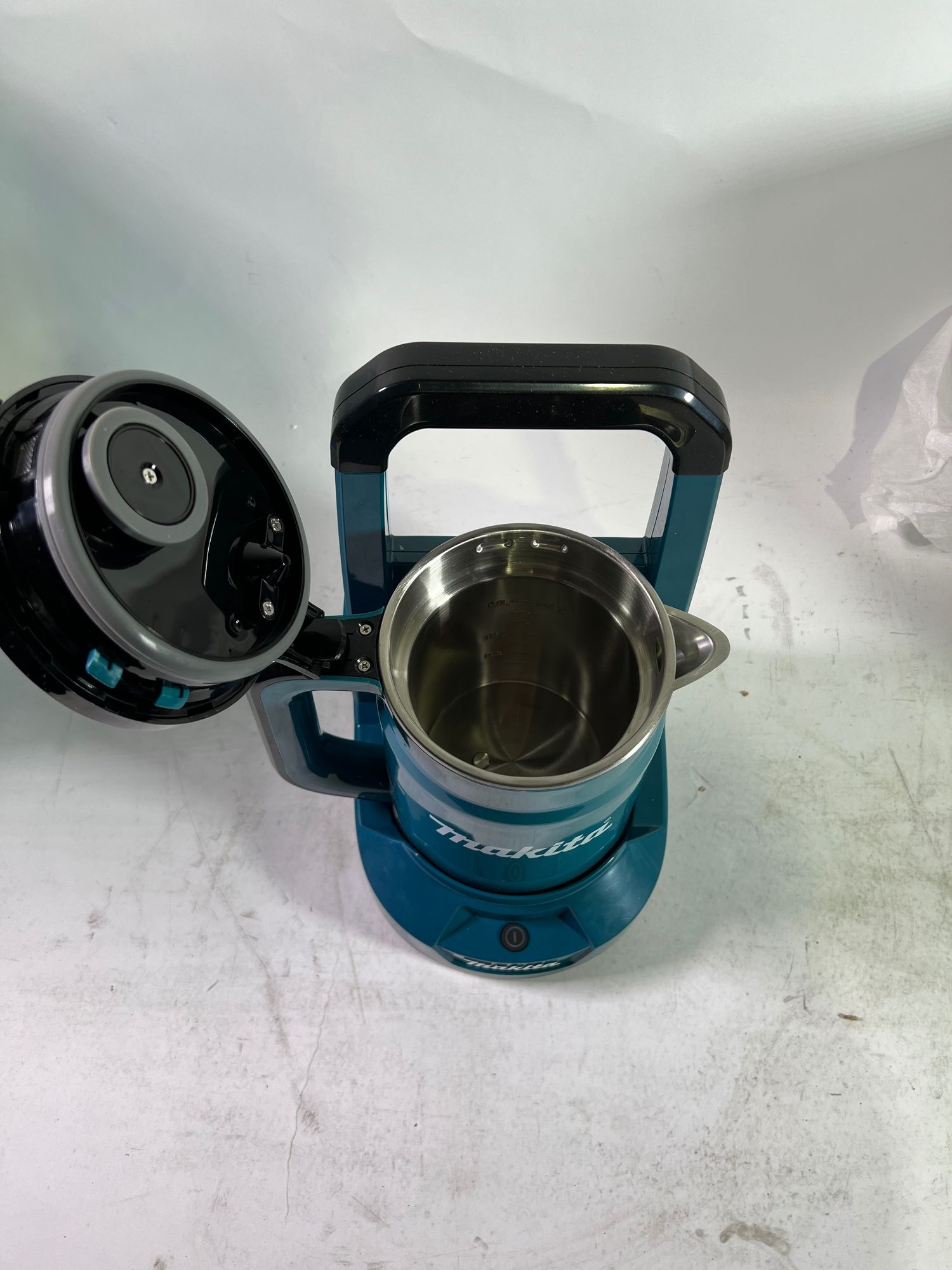Makita DKT 360 Z Akku Wasserkocher 36 V 2x 18 V 0 8 L Solo ohne Akku ohne Ladegeraet Reparaturgeraet 2 - toolbrothers