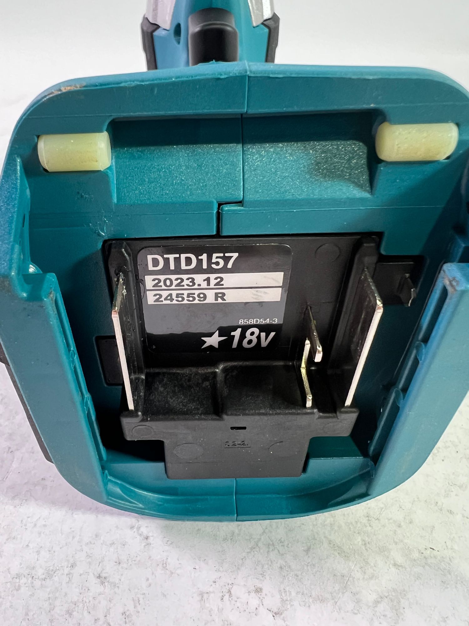 Makita DTD 157 Z Akku Schlagschrauber 18 V 140 Nm 1 4 Brushless Solo ohne Akku ohne Ladegeraet Reparaturgeraet 2 - toolbrothers