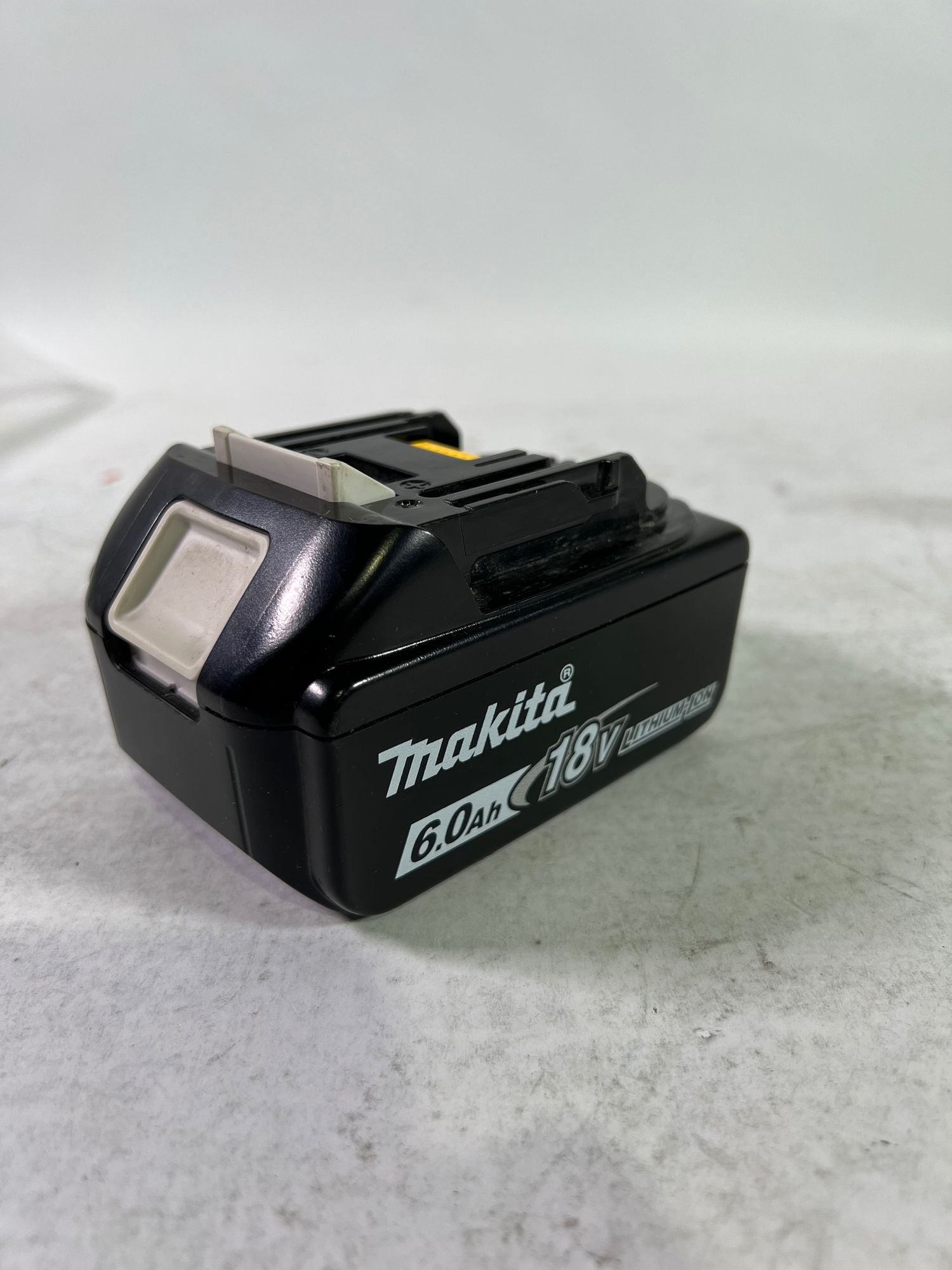 Makita BL 1860 B 18 V 6 0 Ah 6000 mAh Li Ion Akku mit LED Anzeige 197422 4 original kein Nachbau Reparaturgeraet 3 - toolbrothers