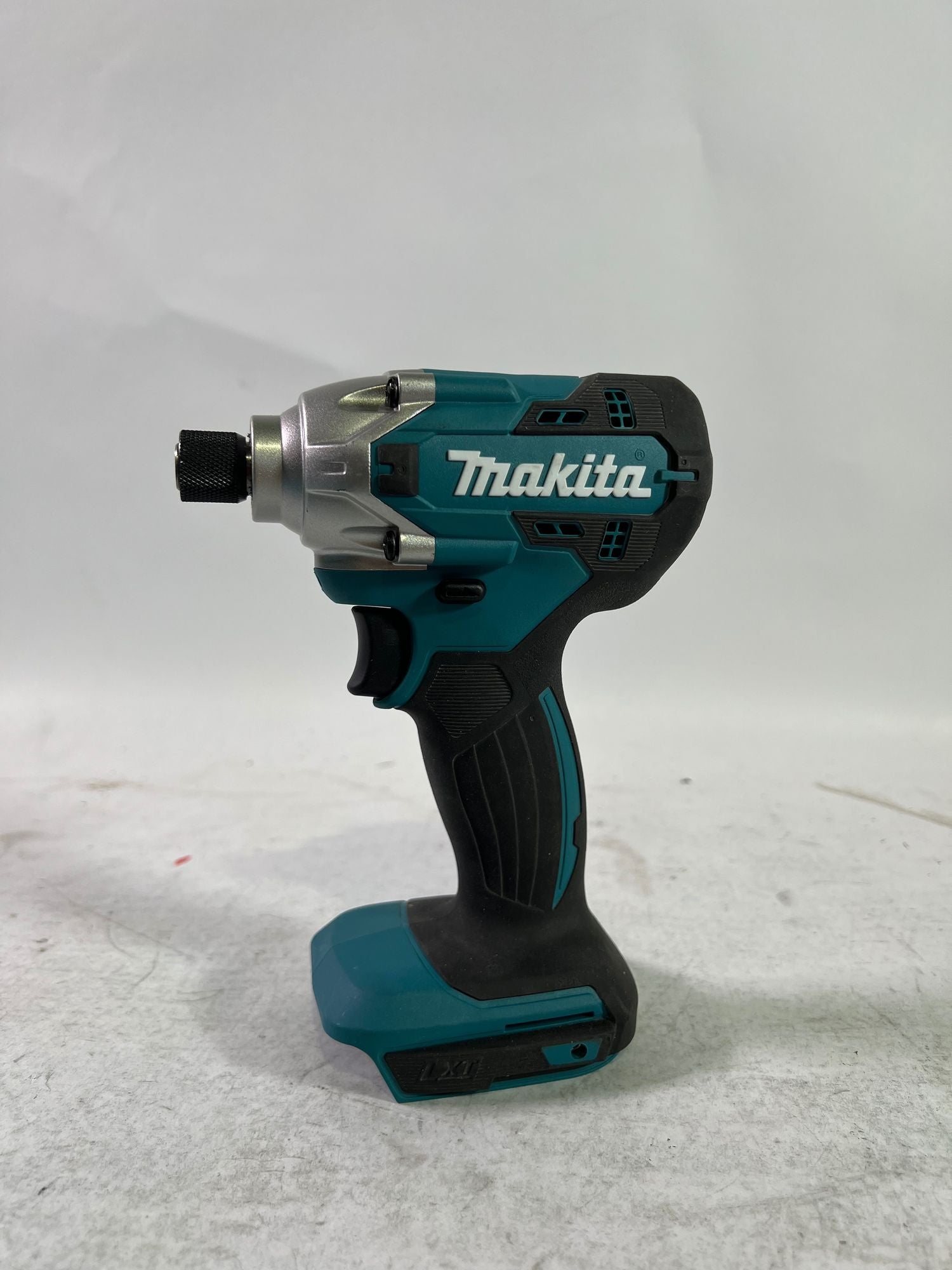 Makita DTD 156 Z Akku Schlagschrauber 18 V 155 Nm 1 4 Solo ohne Akku ohne Ladegeraet Reparaturgeraet 1 - toolbrothers