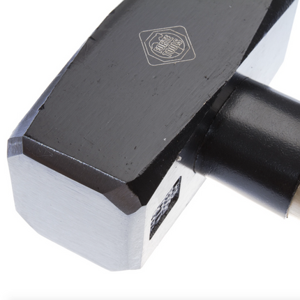 FORTE TOOLS Fäustel mit Holzgriff, 2000 g Kopfgewicht, Hammer mit Holzstiel, Premium Werkzeug, geschmiedet, doppelter Ringkeil, lackierter Kopf ( 000051151043 )