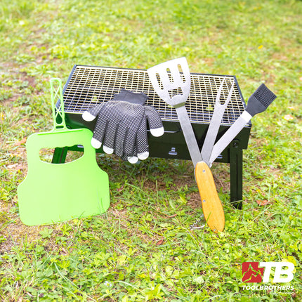 Toolbrothers Outdoor  tragbarer Holzkohle Grill Set für Camping werkzeuglose Montage 43 x 29 x 23 cm schwarz + Grillbesteck, Grillhandschuhe & Grillfächer  8 tlg