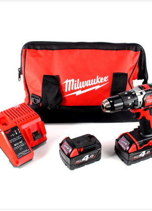 Milwaukee M18 BPD 18 V Akku Schlagbohrschrauber in Tasche + 2x M18 B4 4.0 Ah 18 V Red Li-Ion Akku + M12 - 18C Universal Akku Ladegerät - Toolbrothers